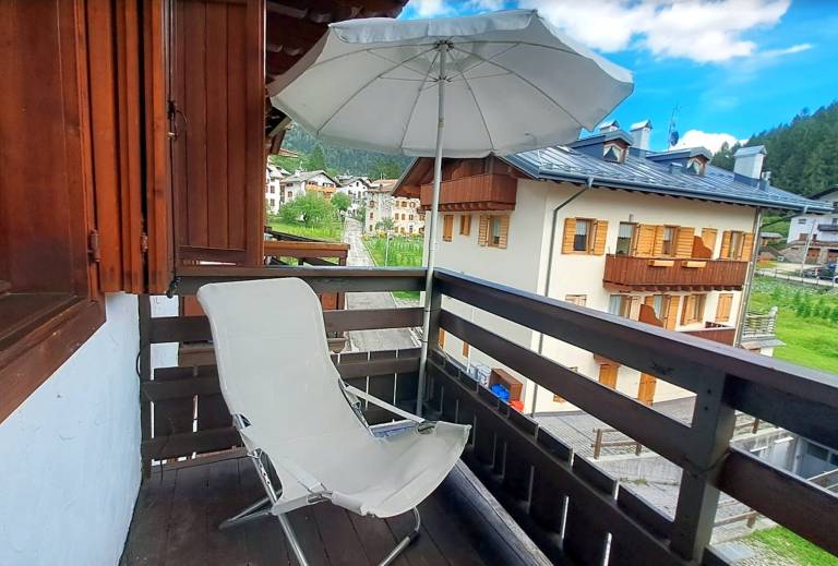 Holiday apartment with patio | Garden view — photo 3