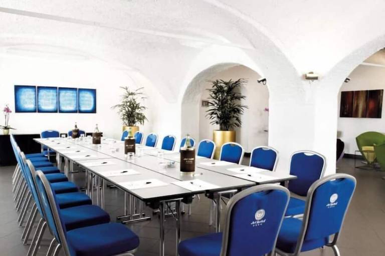 Jet Hotel