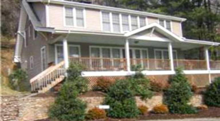 Beautiful vacation home with pool | Pets allowed in Wayne, NC