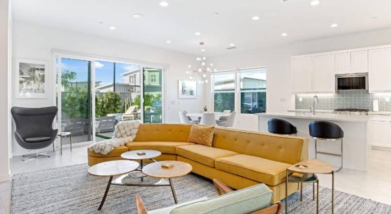 House with barbecue, patio & jacuzzi — photo 2