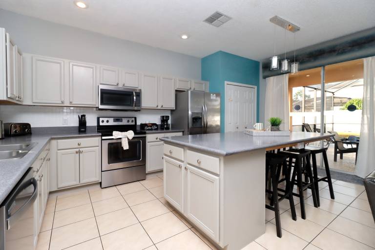 Family-friendly vacation home with private pool & hot tub | Dogs allowed — photo 4