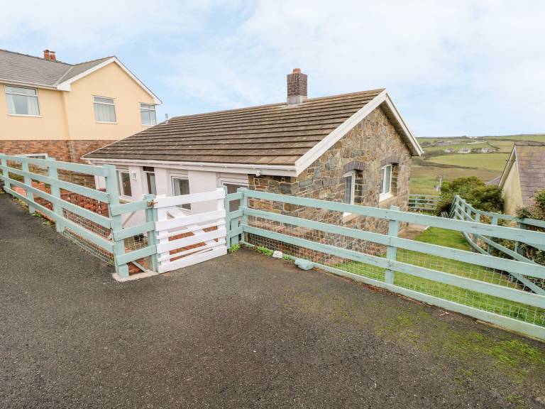 Cottage Solva