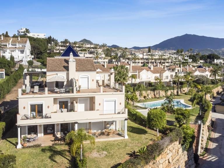 Fully equipped vacation home with patio, BBQ & pool | Sea view | Pets allowed — photo 2