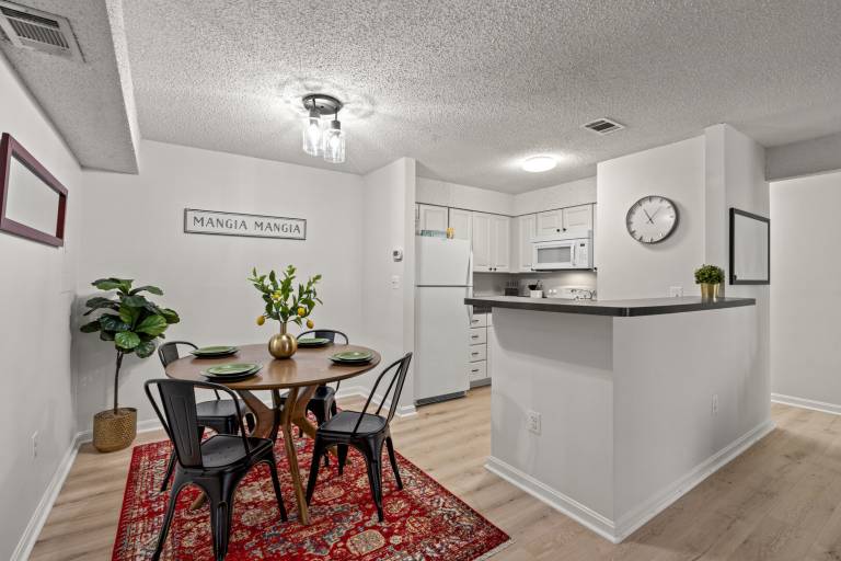 Wonderful condo with pool | Pets are welcome — photo 2