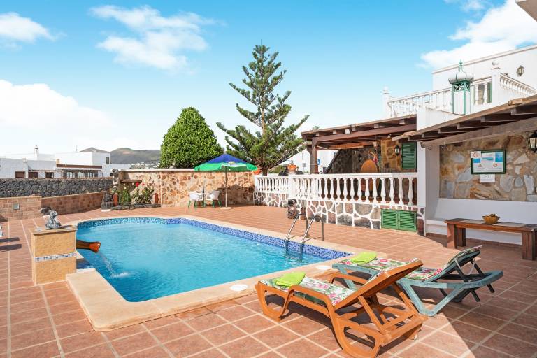 Vacation Home "La Casona" with Private Terraces, Shared Pool & Wi-Fi in Tías