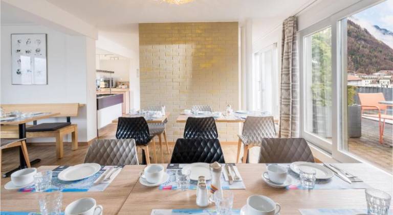 Hotel Merkur - West Station Lodge — photo 4