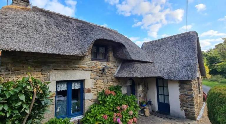 Vacation home with barbeque in Pontivy