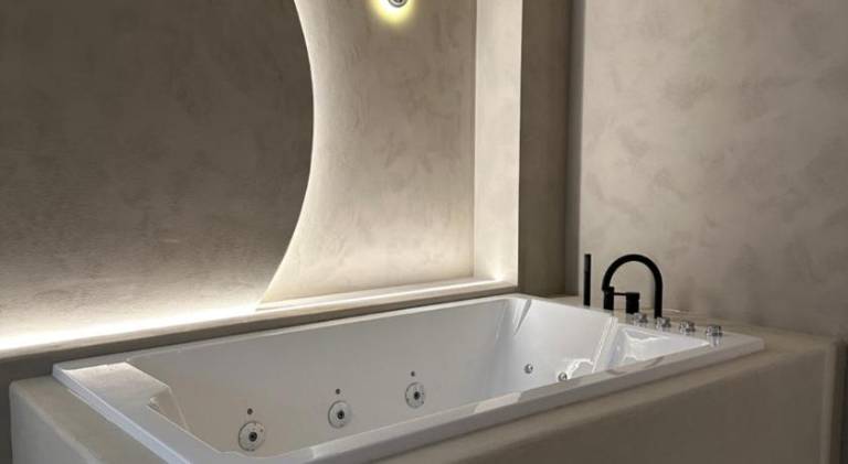 Suite SPA prive by Collection AURA - Charleville-Mezieres a deux pas de la Place Ducale — photo 3