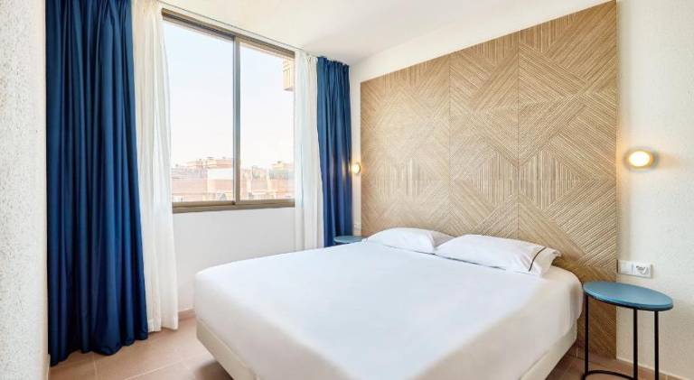 Serviced apartment with pool in Cornella de Llobregat