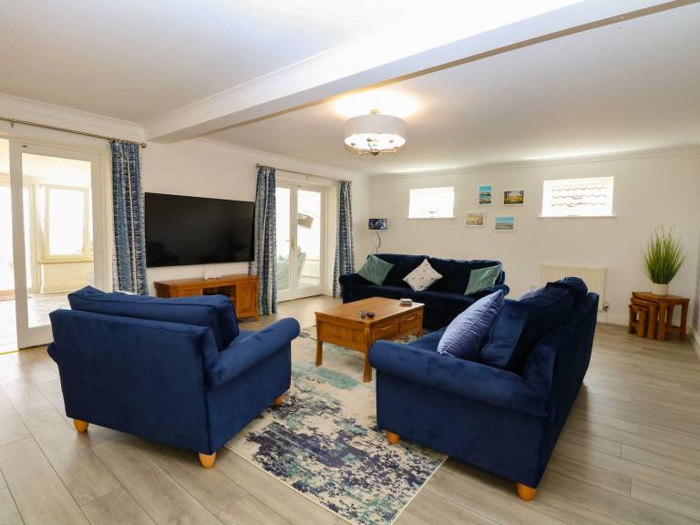 Family-oriented lovely cottage with jacuzzi & yard | Beach view | Next to the beach | Pet-friendly — photo 5