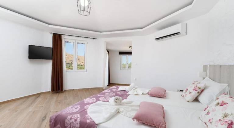 Apartment with garden, patio & pool | Suitable for remote work — photo 2
