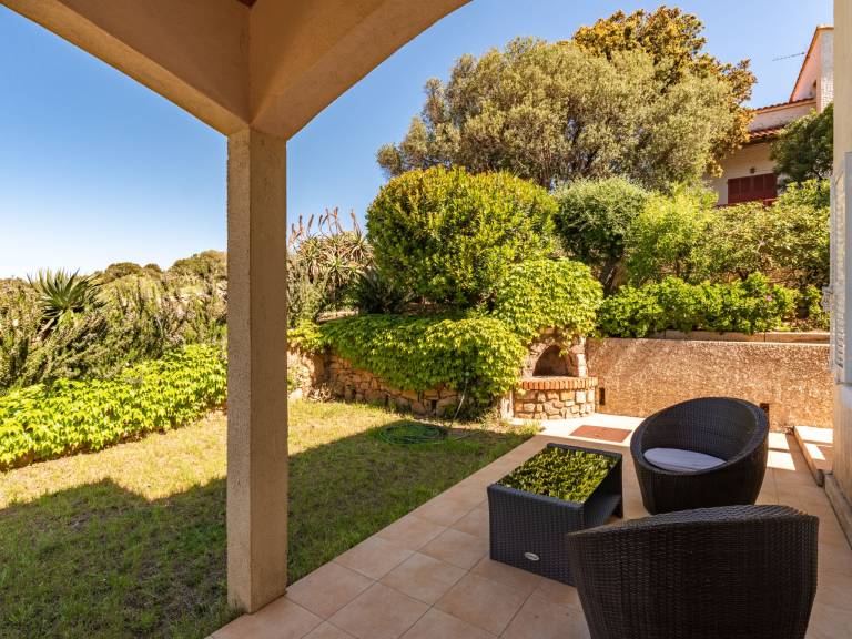 Apartment with grill, pool & garden | Sea view — photo 3