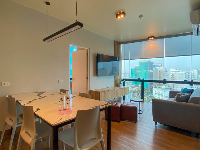 w Modern & Cozy 2BR in the Heart of Miraflores