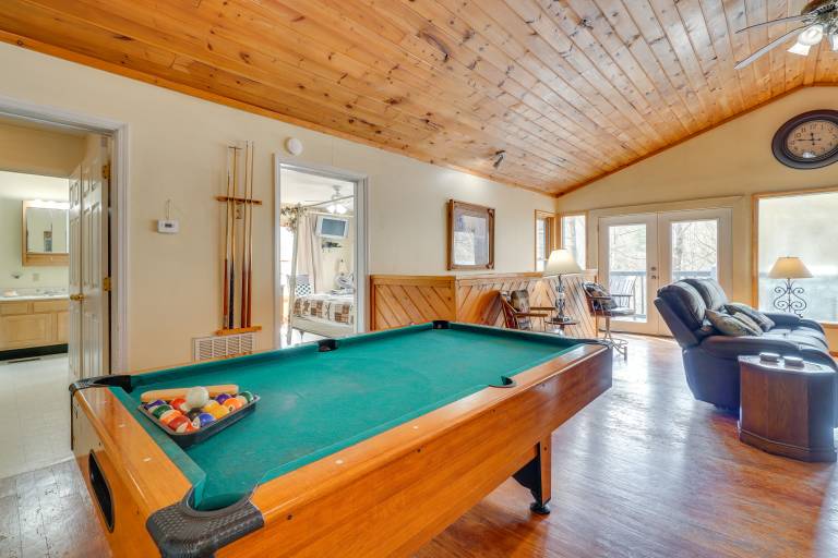 Resort Cabin with Private Hot Tub! — photo 2