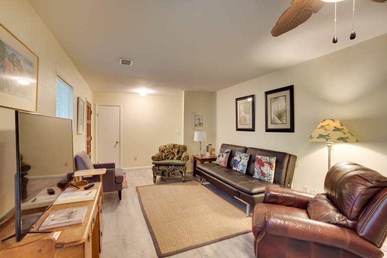 Downtown Home w/ Yard & BBQ - 6 Mi to Downtown! — photo 3