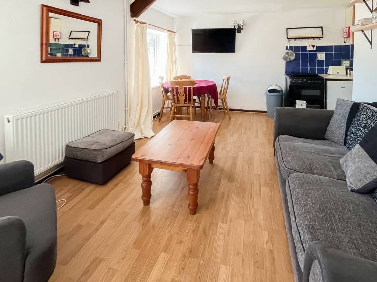 Cottage with garden & pool — photo 3