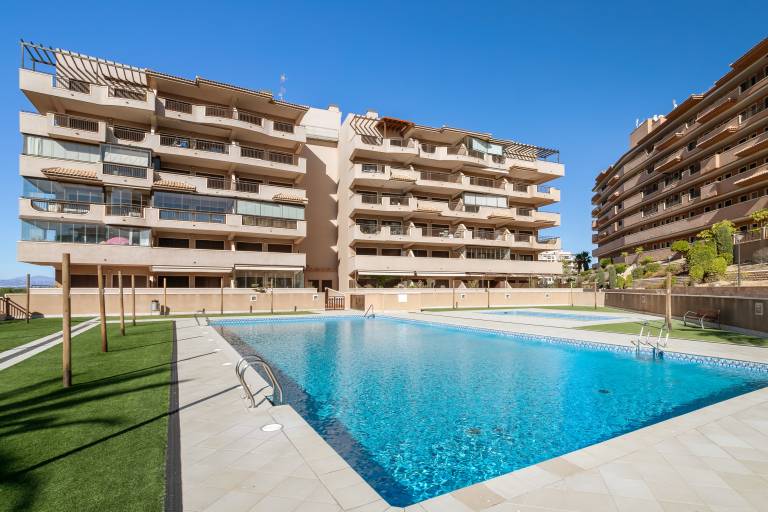 Apartment 'Luxury Flat Beach Resort Sea View' with Shared Pool, Wi-Fi and Air Conditioning — photo 2