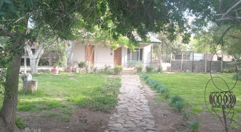 Holiday apartment with BBQ, private pool & yard in Beaufort West