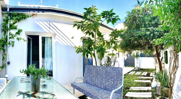 Villa with garden & patio | Pet-friendly — photo 5