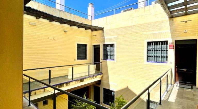GATU PREMIUM La Brisa " Preferente mayores de 25 anos y familias " — photo 3