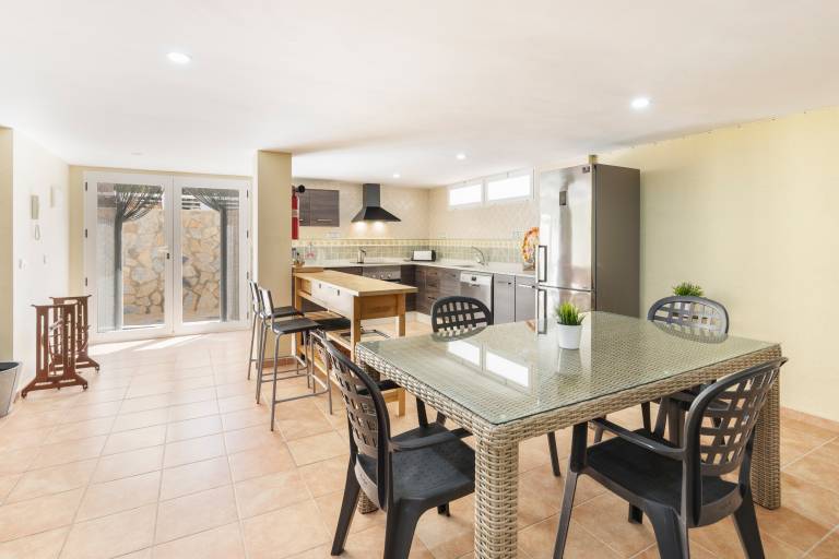 Family-friendly nice rental apartment with garden, pool & grill | Sea view | Close to the beach | Perfect for remote work | Pets allowed — photo 5