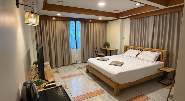 Big serviced apartment | Next to Chinatown | Pets allowed — photo 2