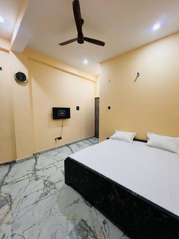 Vacation home with terrace in Tola