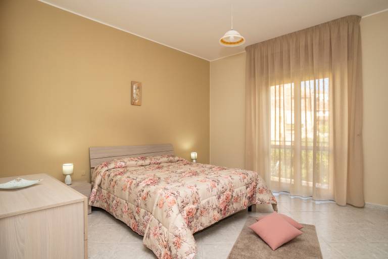 Fully equipped spacious holiday apartment with fast internet | City view | Pet-friendly — photo 2