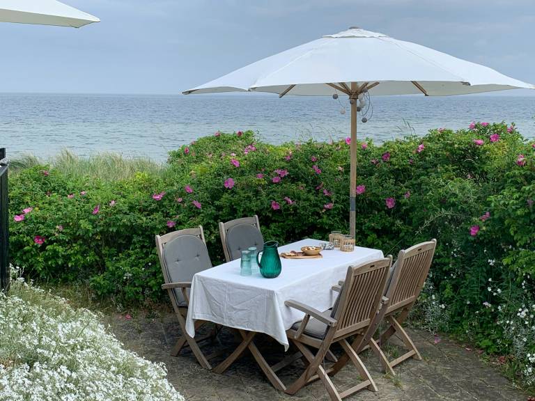 Beachfront house at Hølken beach — photo 3