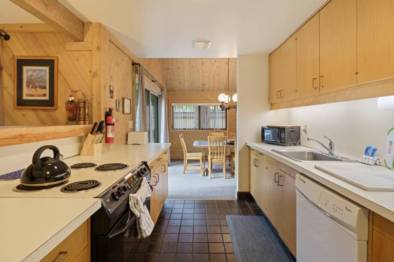 Family-oriented nice condo with hot tub & pool | Pets allowed — photo 4