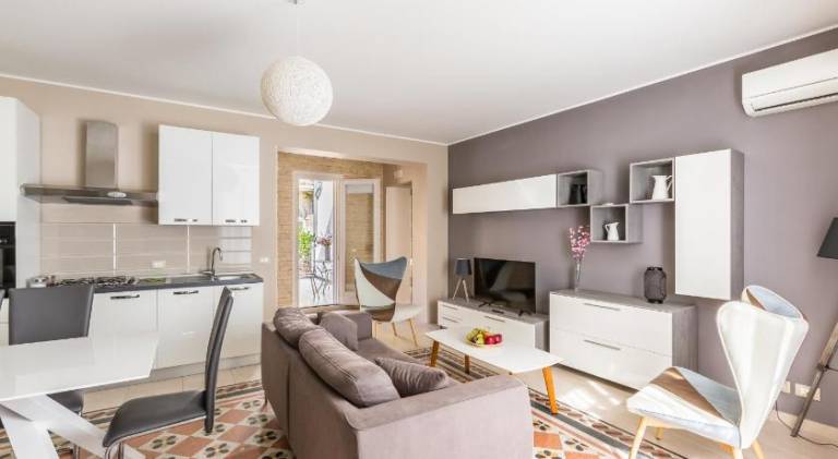 Serviced apartment with patio | Near Duomo of San Giorgio — photo 2