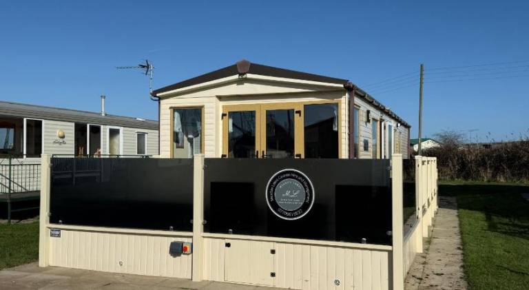 Vacation home with hot tub | Dogs allowed in Skegness