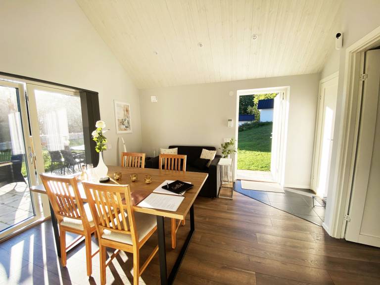 Vacation home with garden, terrace & grill — photo 4