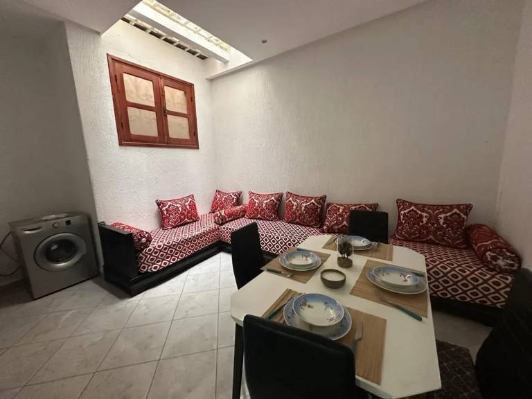 Geräumige Wohnung in Menara 80 m² mit Blick