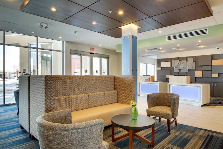 Holiday Inn Express & Suites Galesburg By IHG — photo 4