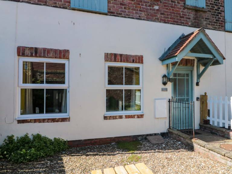 Cottage with garden | Beach view — photo 2