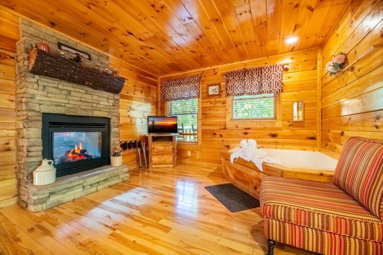 Makin' Memories - Hot Tub Soaks, Scenic Sips, Game Nights & Fireside Flicks — photo 5