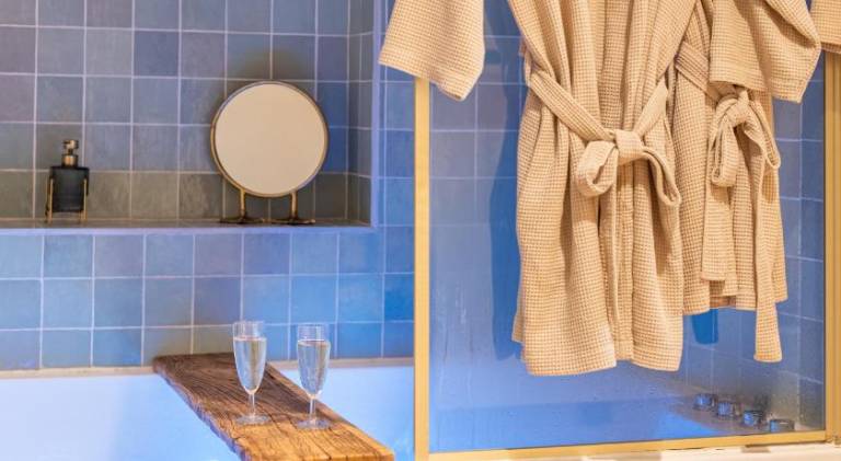 Holiday apartment with jacuzzi in Calais