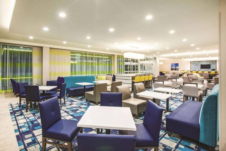 La Quinta Inn & Suites by Wyndham Wichita Northeast — photo 4