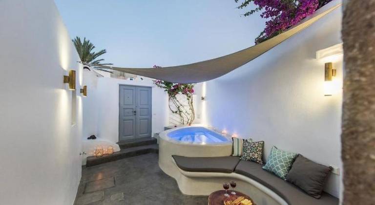 Villa with private pool, jacuzzi & terrace | Pets allowed — photo 2