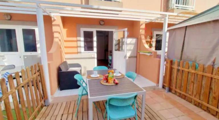 Holiday apartment with yard & pool — photo 4