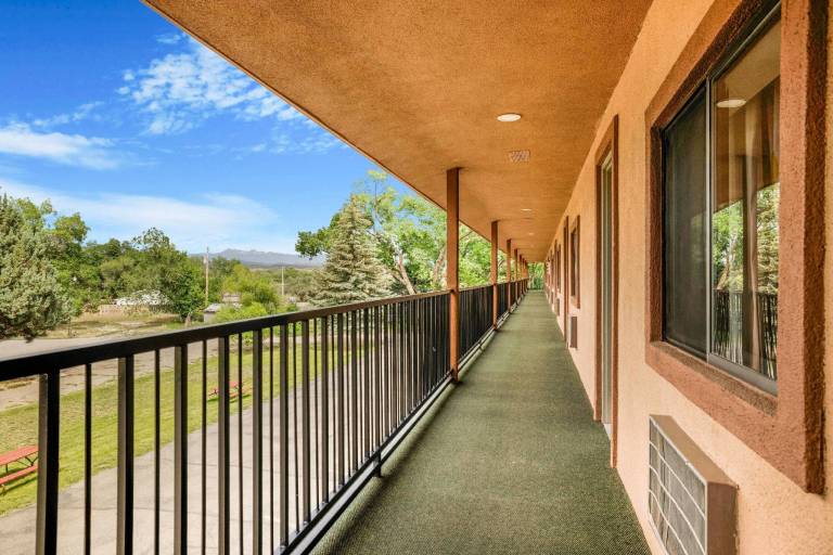 Days Inn by Wyndham Cortez — photo 4