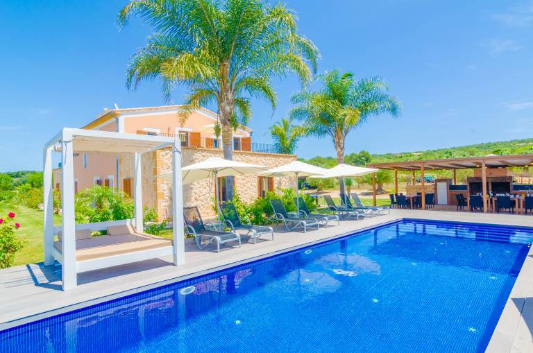 House with yard, terrace & jacuzzi in Manacor