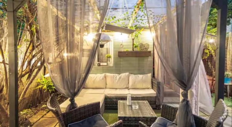 The Serene Residence with Hot Tub, Sauna and Cinema Experience — photo 4