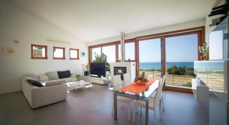 Villa with hot tub, private pool & patio | Perfect for remote work — photo 2