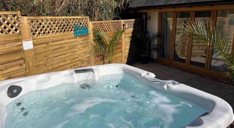 Vacation home with hot tub | Pets are welcome — photo 5