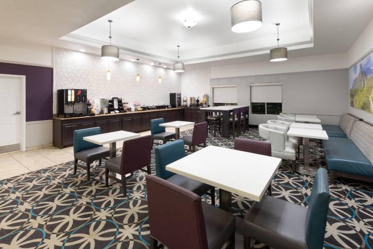 La Quinta Inn & Suites by Wyndham Brownwood — photo 5