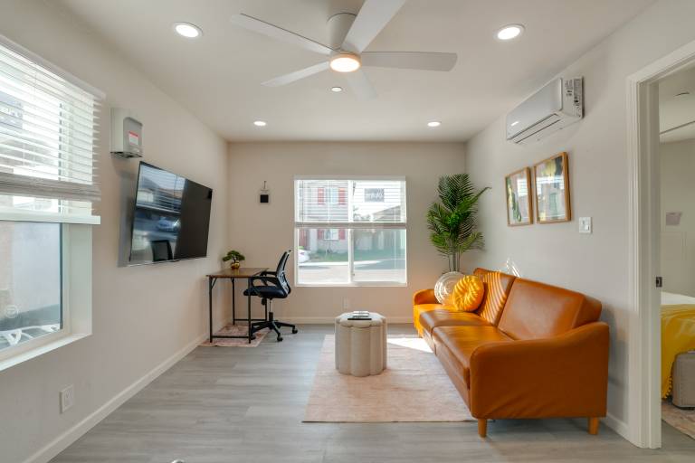 Great for Digital Nomads! Convenient Manteca Apt — photo 4