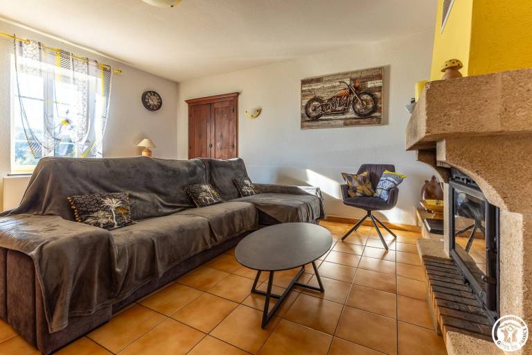 Gite with patio, garden & barbeque — photo 4