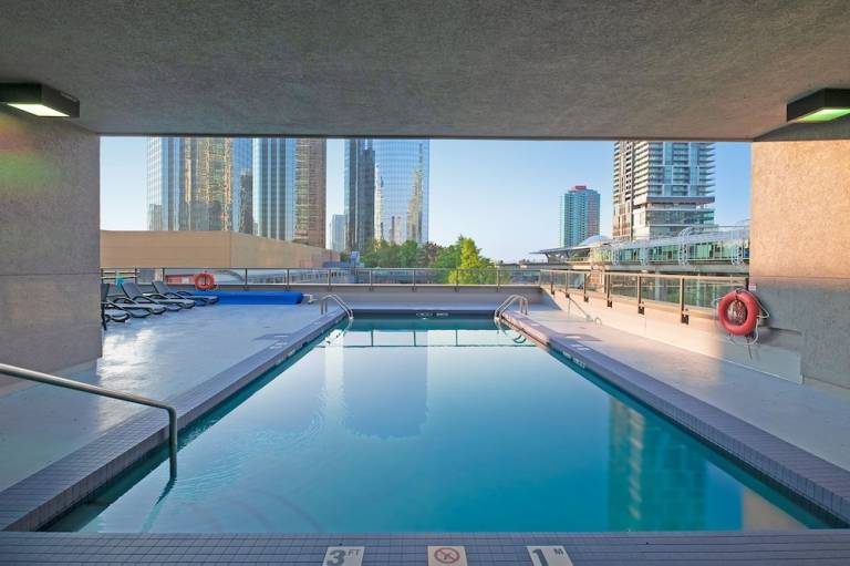 Holiday Inn Express Vancouver Metrotown Burnaby by IHG